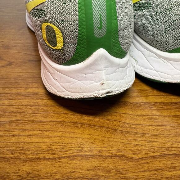 Athletic_Shoes